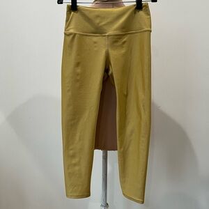Noli Yoga Liquid Yellow Gold Stretch High Waisted Cropped Leggings EUC Size S